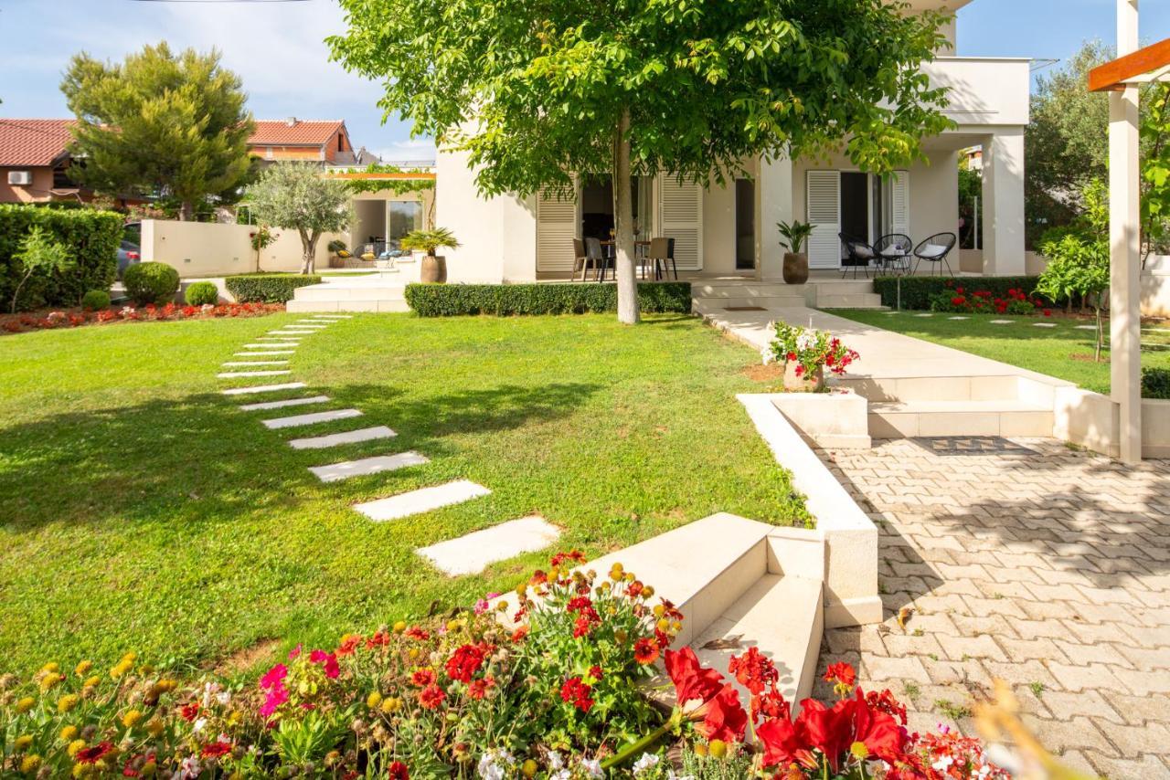 Garden Apartment Pakostane Exterior photo