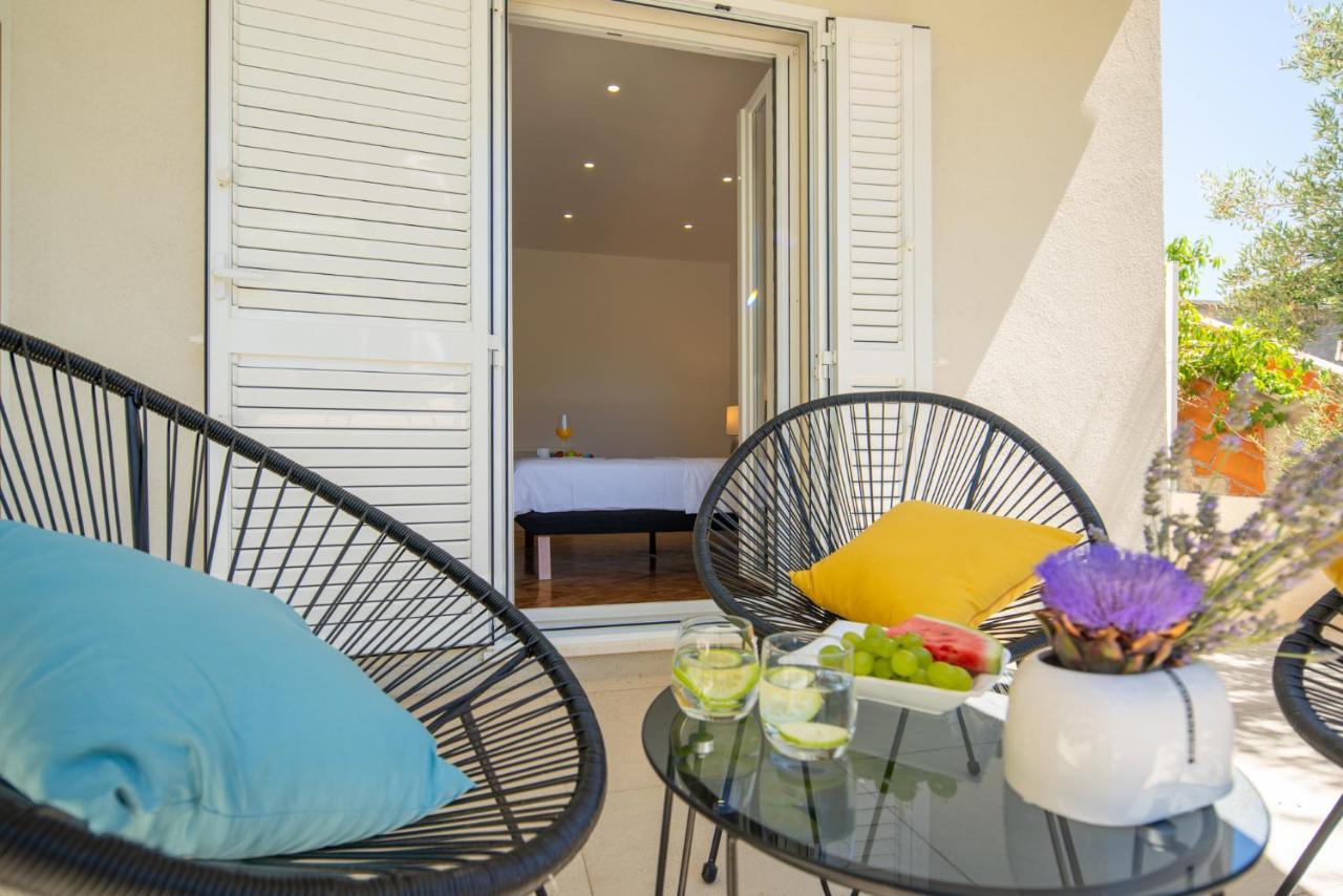 Garden Apartment Pakostane Exterior photo